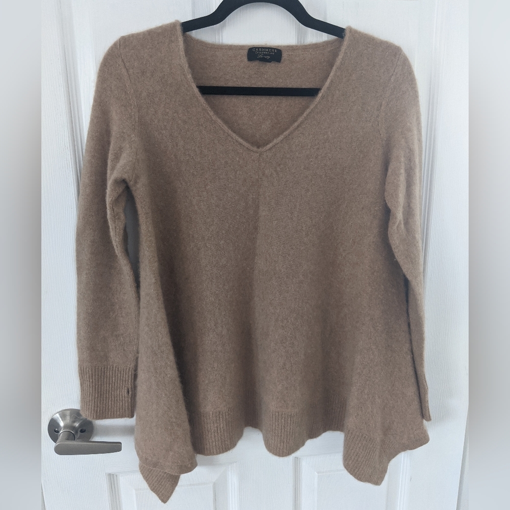 Camel cashmere sweater medium